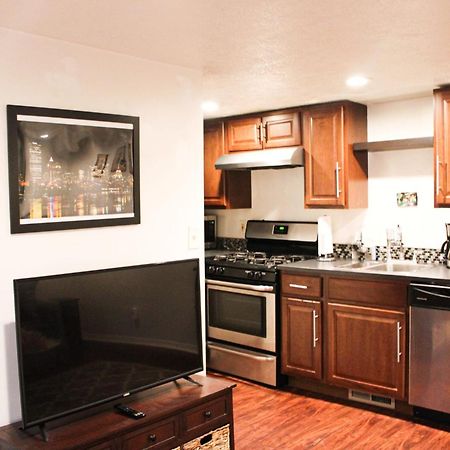1 Bed Apt - Amazing Location 1 Block To Carson St ピッツバーグ エクステリア 写真