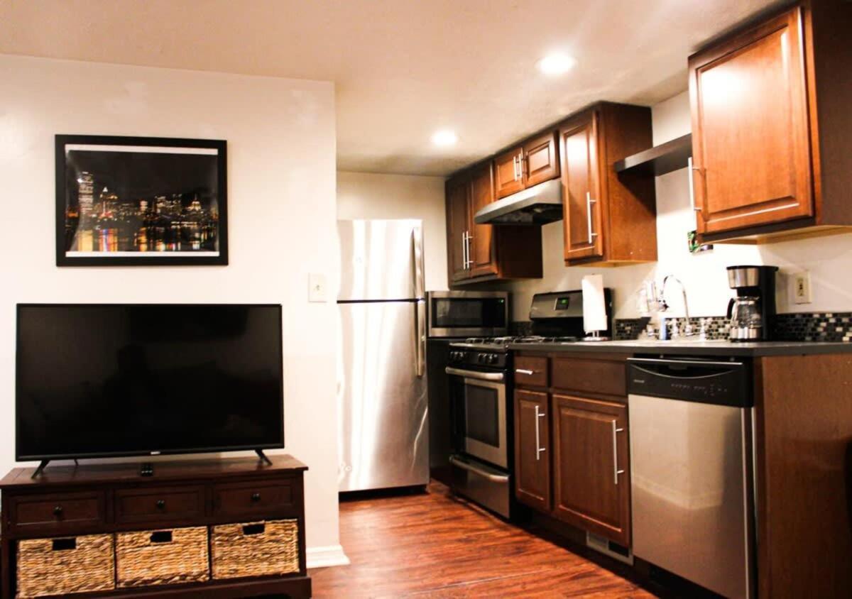 1 Bed Apt - Amazing Location 1 Block To Carson St ピッツバーグ エクステリア 写真